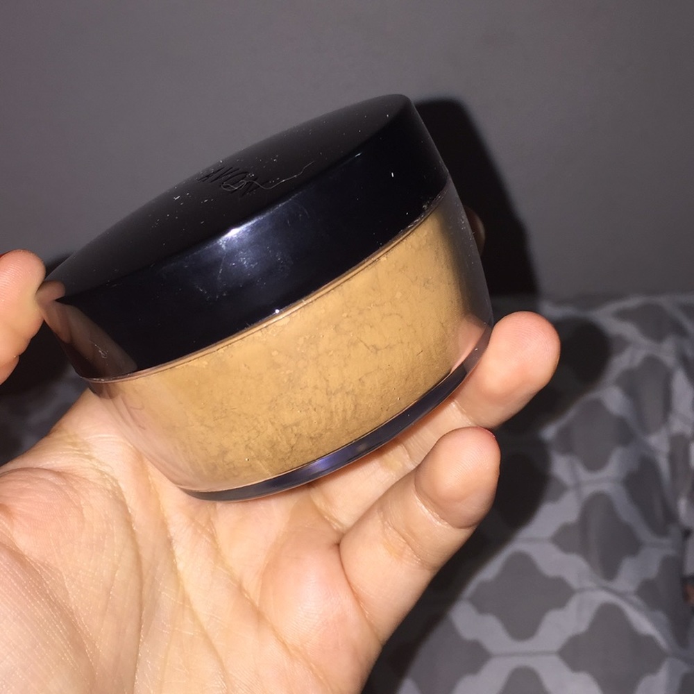 Avon Ideal Flawless Loose Powder Shade Fawn